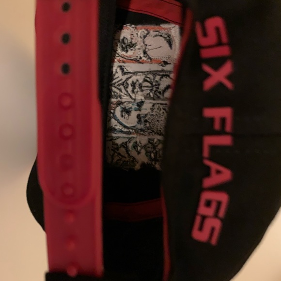 NEW Youth justice League Six Flags hat - Picture 4 of 7